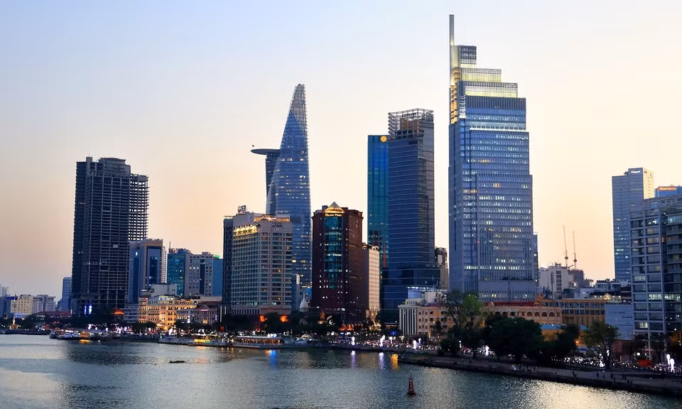Ciudad Ho Chi Minh se desarrolla de forma dinámica y moderna junto al río Saigon (Fuente: VNA)