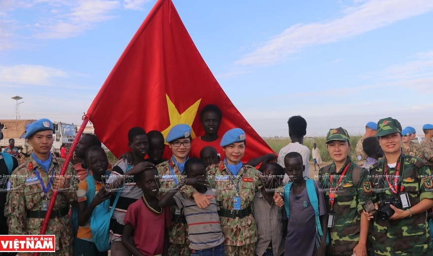 Los oficiales de Vietnam participantes en las fuerzas de mantenimiento de la paz se consideraran amigos de los pobladores locales en Sudán del Sur (Fuente: Departamento de Mantenimiento de la Paz de Vietnam)