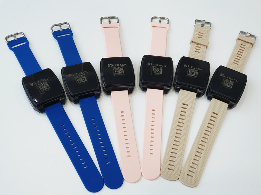 Este brazalete electrónico de monitoreo está disponible en tres colores diferentes (Foto: Ginnovations)