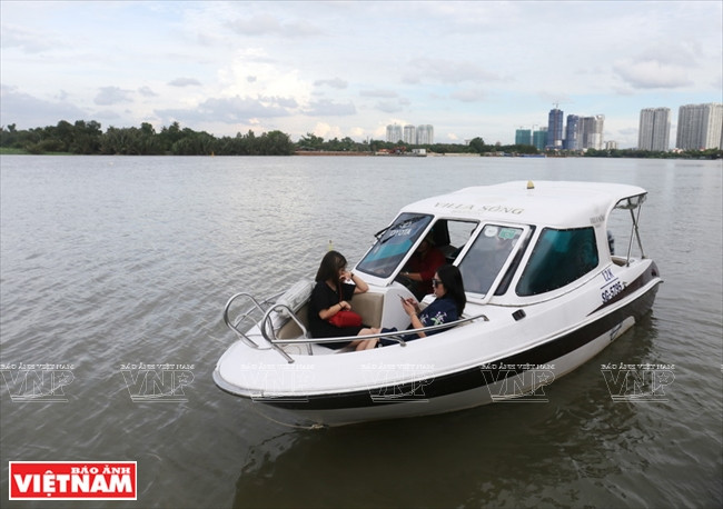 Viaje en el río Saigón, un servicio de Villa Song Saigon (Foto: VNA)