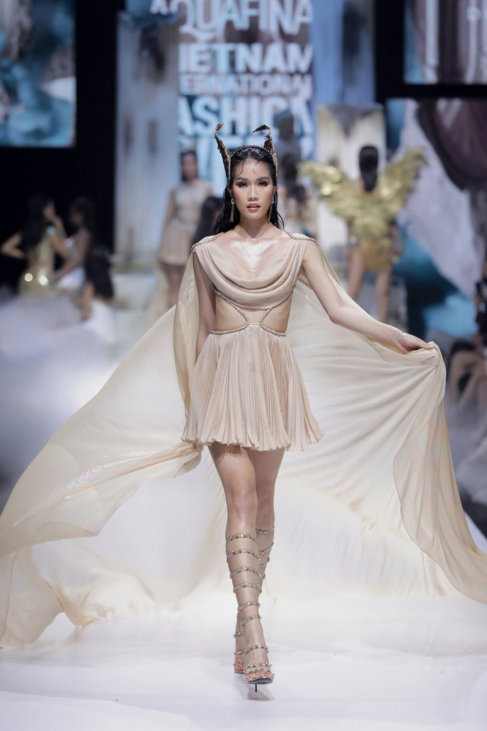 La primera finalista de Miss Vietnam 2020 Pham Ngoc Phuong Anh, de 22 años de edad, (Fuente:VNA)