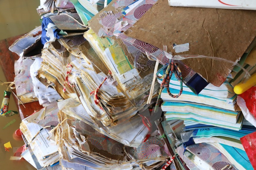 Todos los objetos e instalaciones escolares fueron dañados y arrastrados (Foto: VNA)