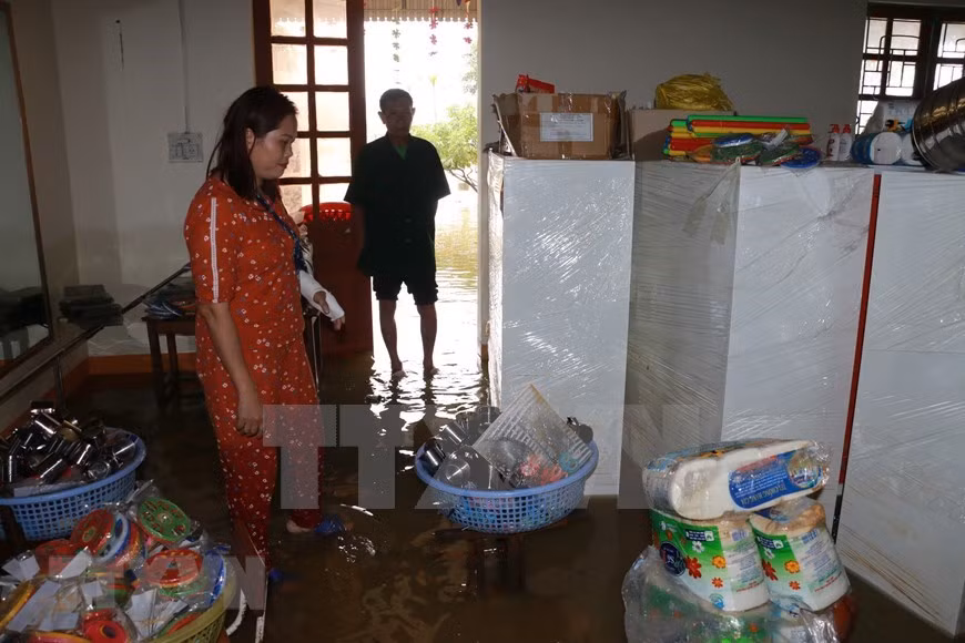 Todos los objetos e instalaciones escolares fueron dañados y arrastrados (Foto: VNA)