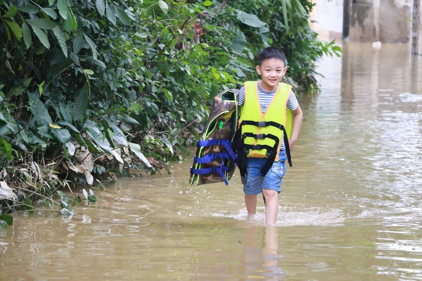 Muchos estudiantes de la comuna de Trung Phuc Cuong, en el distrito de Nam Dan, aún no pueden ir a la escuela (Foto: VNA)