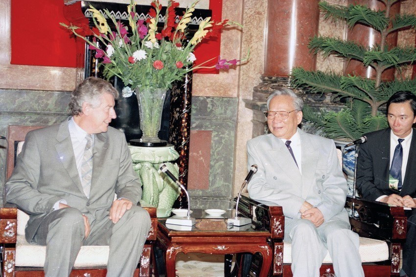 El presidente de Vietnam Le Duc Anh recibe al primer ministro holandés Wim Kok durante su visita oficial a Vietnam del 10 al 14 de junio de 1995. (Fuente: VNA)