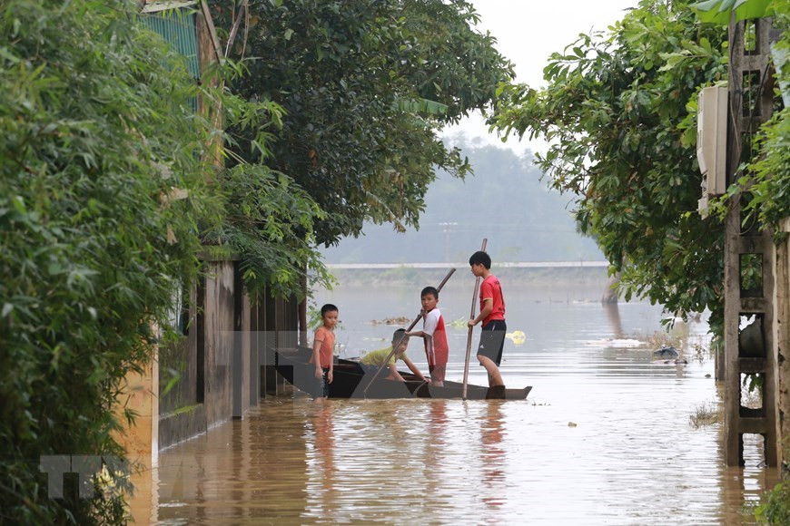 Miles de estudiantes aún no pueden ir a la escuela (Foto: VNA)