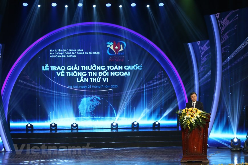La entrega de los premios de la sexta edición del concurso nacional de informaciones al exterior tuvo lugar el 28 de julio en Hanoi. Los cuatro órganos de medio más importantes del país: la Agencia Vietnamita de Noticias (VNA), la Televisión Nacional, la Voz de Vietnam y el periódico Nhan Dan, han sido asignados para organizar el certamen de forma rotativa. La VNA acogió la primera edición del concurso en 2014, y la segunda vez en 2019. Esta entidad constituye uno de los órganos periodísticos líderes en términos de cantidad y calidad de los trabajos enviados al Premio Nacional de Informaciones para el Exterior por varios años consecutivos (Fuente: Ta Hien/Vietnamplus)
