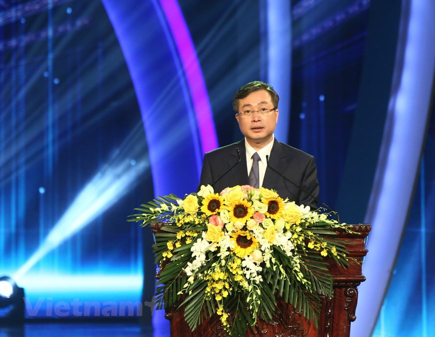 Según Bui Truong Giang, subjefe de la Comisión de Propaganda y Educación del Comité Central del Partido Comunista de Vietnam (PCV), y subjefe del órgano permanente del Comité Directivo de Informaciones para el Exterior, el Comité Organizador del concurso nacional recibió a mil 331 obras concursantes, cifra que representa un aumento del 37 por ciento en comparación con la cifra registrada en la edición anterior). En el certamen de 2018 participaron cerca de mil obras en 13 idiomas. Por categorías, se encuentran 239 trabajos de prensa impresa, 132 obras de periódicos electrónicos, 197 producciones de televisión, y 96 de foto-reportajes (Fuente: Ta Hien/Vietnamplus)