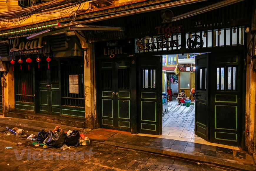 Hasta ahora, Vietnam confirma 53 casos de infección por el COVID-19. Hanoi registra solo nueve casos en la comunidad. Pese a los múltiples desafíos previstos en el futuro, el turismo de Hanoi sigue trabajando para ofrecer los mejores servicios posibles a los viajeros. Es el corazón cultural de Vietnam y una ciudad encantadora donde los templos y pagodas antiguas se sitúan juntos con las callejuelas y barrios coloniales. Al llegar a Hanoi, los viajeros tienen la oportunidad de recorrer por diferentes lugares atractivos, como el puente de The Huc, el lago de Ngoc Son, el Mausoleo de Ho Chi Minh, el Templo de la Literatura reconocido como la primera universidad del país y el lago de Oeste, además de disfrutar de la gastronomía variada. (Fuente: Vietnam+) 