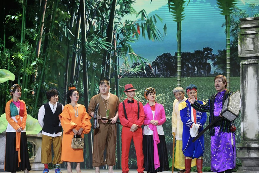 La mayoría de los personajes de la aldea de Vu Dai consisten en famosos protagonistas y antagonistas de las obras literarias vietnamitas del difunto escritor Nam Cao, cuyo nombre real es Tran Huu Tri (1917-1951). El autor constituye una de las figuras ejemplares de la literatura vietnamita, un icono del realismo en el país en el siglo XX. Nam Cao recibió póstumamente la Medalla de Resistencia Francesa de Primera Clase de Vietnam y el Premio de Literatura y Artes Ho Chi Minh en 1996. La escritura de Nam Cao es profunda, sutil y llena de simpatía por la gente pobre. En 10 años, escribió un volumen impresionante de trabajos, que incluyen "Chi Pheo", “Lao Hac” (El anciano Hac) y “Doi Thua” (Vida Redundante). (Foto: Vietnam+)