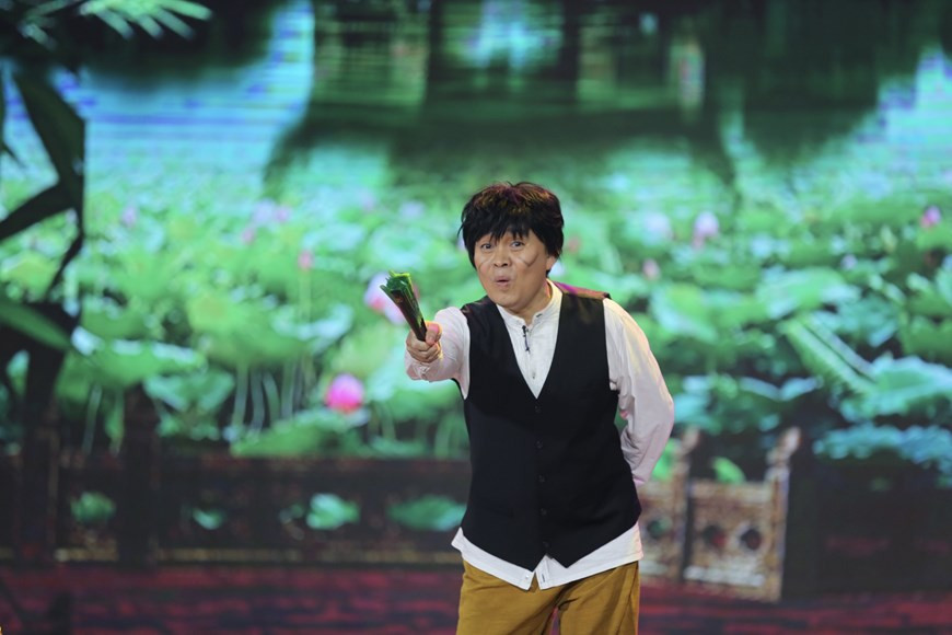 El artista Xuan Hinh (comediante / vocalista del canto tradicional vietnamita Cheo, nacido en 1960) interpretará el papel de Chi Pheo, un personaje de renombre en el homónimo cuento del difunto escritor Nam Cao (1917-1951). La historia tiene lugar en la aldea de Vu Dai, que sigue el modelo de la aldea Nhan Hau, anteriormente conocido como Dai Hoang. El último pueblo está ubicado en la comuna de Hoa Hau, en la provincia norteña de Ha Nam, a 40 kilómetros de Hanoi. El espectáculo narra el declive de los estándares morales y la pérdida de muchos valores tradicionales relacionados con la familia y el amor en una sociedad colonial y semifeudal en Vietnam en las décadas de 1930 y 1940 (Foto: Vietnam+)