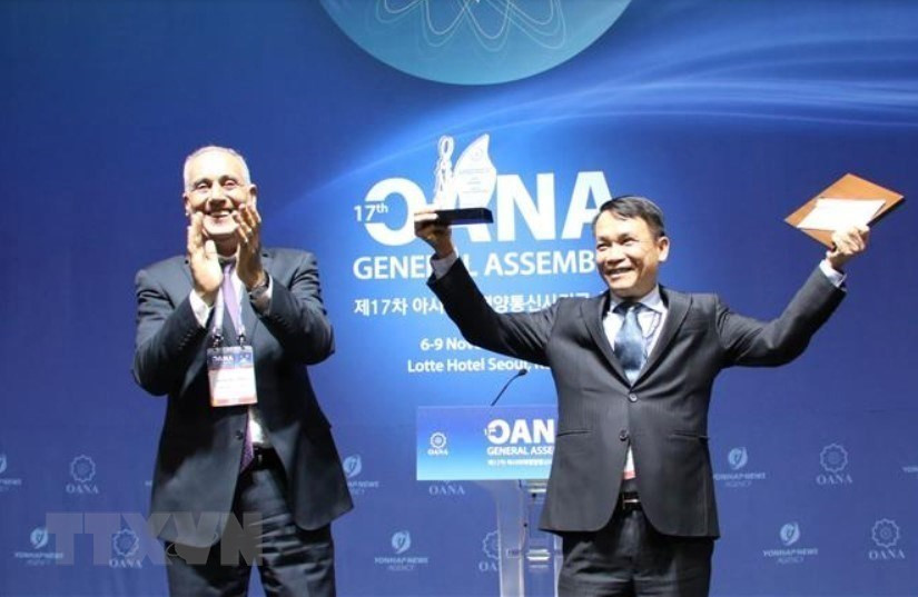 En 2019, la aplicación de mensajería Chatbot del periódico VietnamPlus de la VNA ganó el premio de “Calidad excelente de servicios noticiosos” concedido por la OANA (Foto: VNA) 