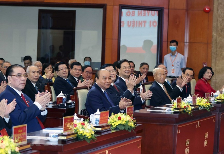 El miembro del Buró Político y primer ministro de Vietnam, Nguyen Xuan Phuc, participa en la XI Asamblea del Comité partidista de Ciudad Ho Chi Minh para mandato 2020-2025 (Foto: VNA)