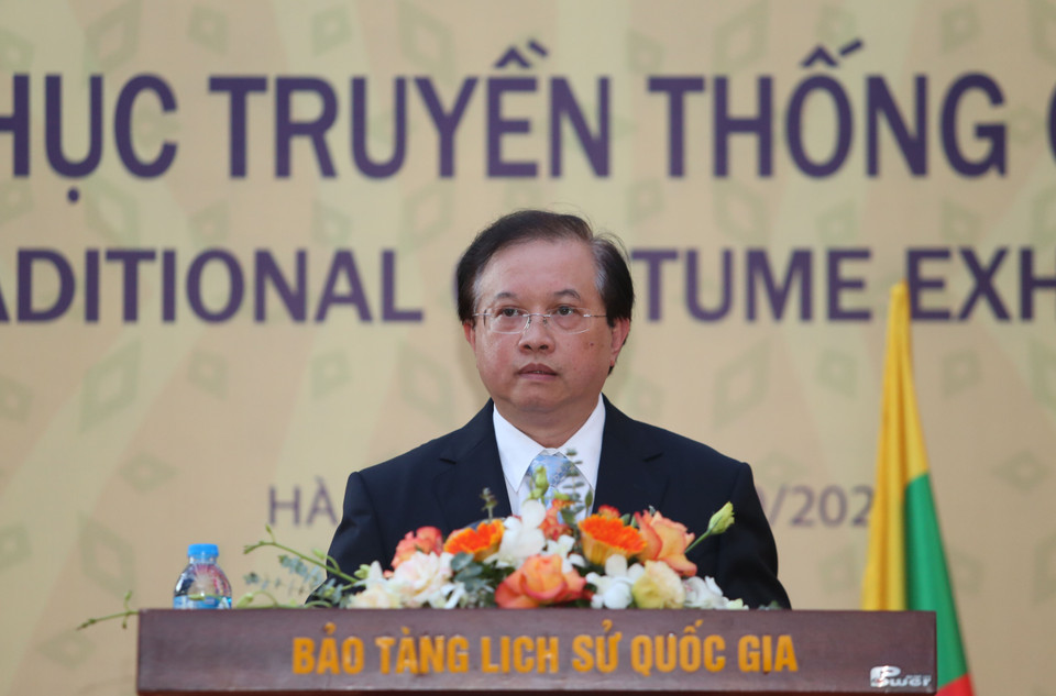 Viceministro de Cultura, Deportes y Turismo, Ta Quang Dong en la inauguración del evento.