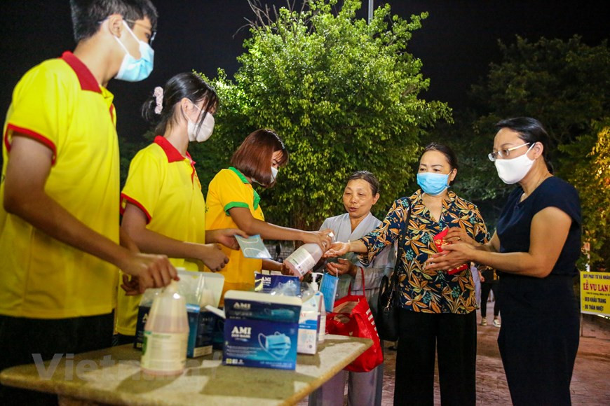 La ceremonia de Vu Lan de este año se llevó a cabo durante la situación complicada de la epidemia de COVID-19 en el mundo, por lo que a las personas que asistieron a la ceremonia se les pidió cumplir diversas medidas sanitarias como el lavado de las manos, la desinfección y el uso de mascarillas protectoras. La pagoda de Ninh Tao considera la prevención y el control epidémico la tarea más importante en la actualidad, con el fin de controlar la propagación comunitaria. El Vu Lan de este año en la pagoda de Ninh Tao se llevó a cabo con los criterios de rapidez, compacidad y seguridad sanitaria.