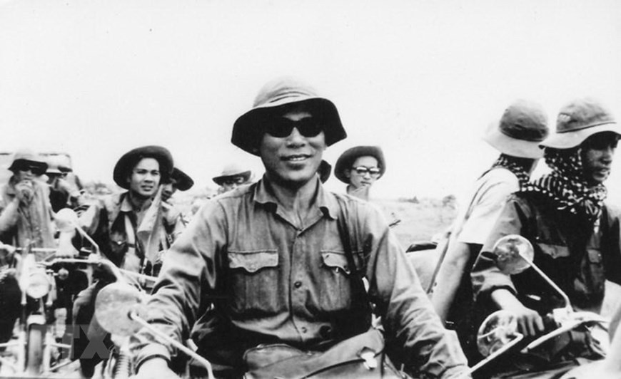 Foto: Reporteros de VNA y AIL en camino a Saigon, 30 de abril de 1975 (Fuente: archivos de VNA).