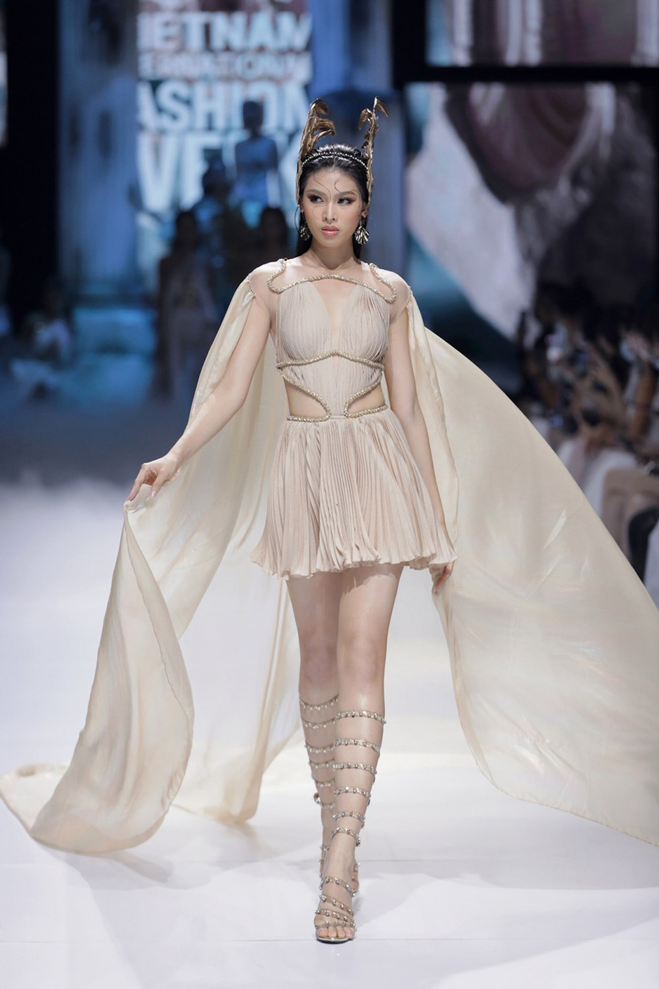 La segunda finalista de Miss Vietnam 2020 Nguyen Le Ngoc Thao, de 20 años de edad (Fuente:VNA)