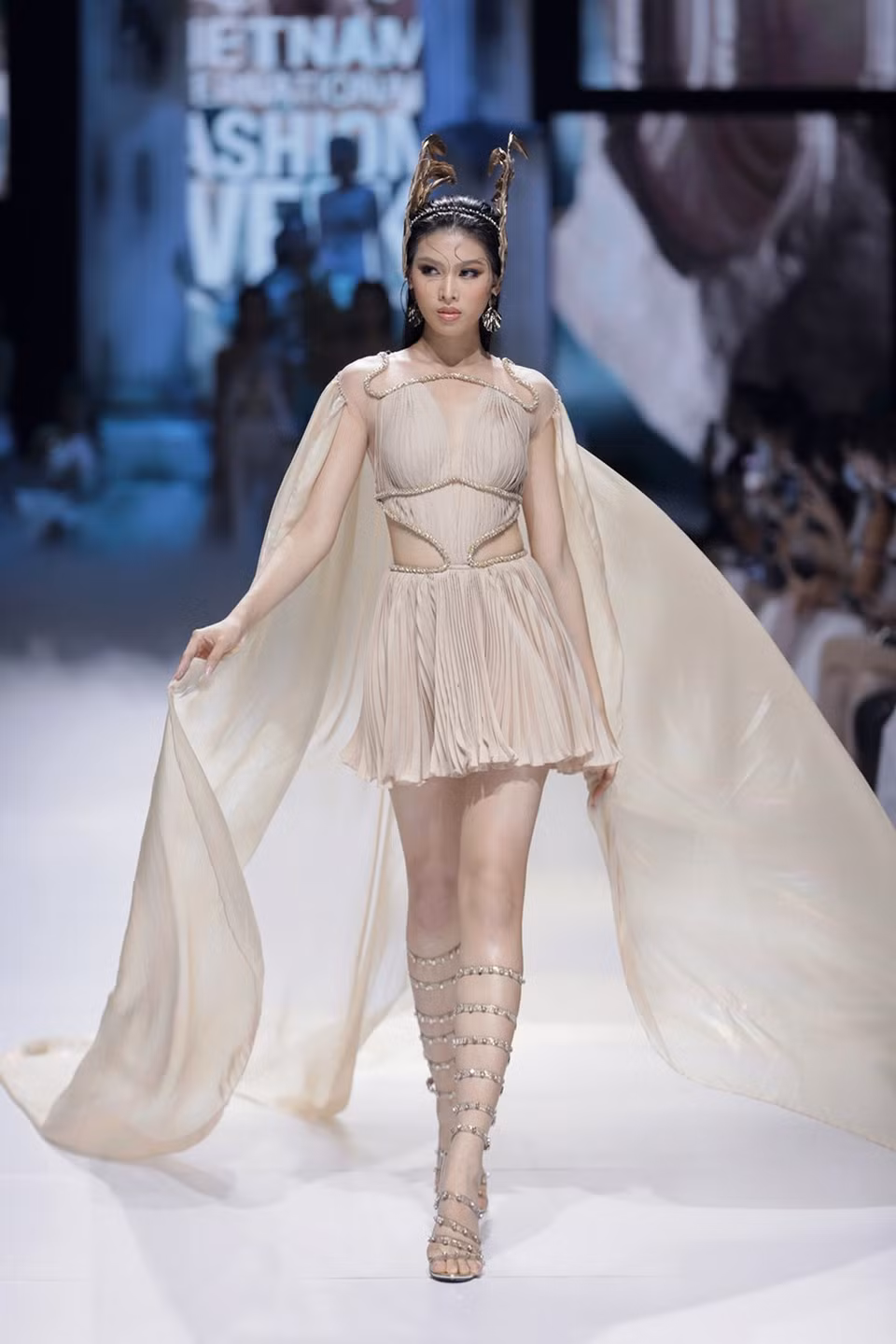 La segunda finalista de Miss Vietnam 2020 Nguyen Le Ngoc Thao, de 20 años de edad (Fuente:VNA)