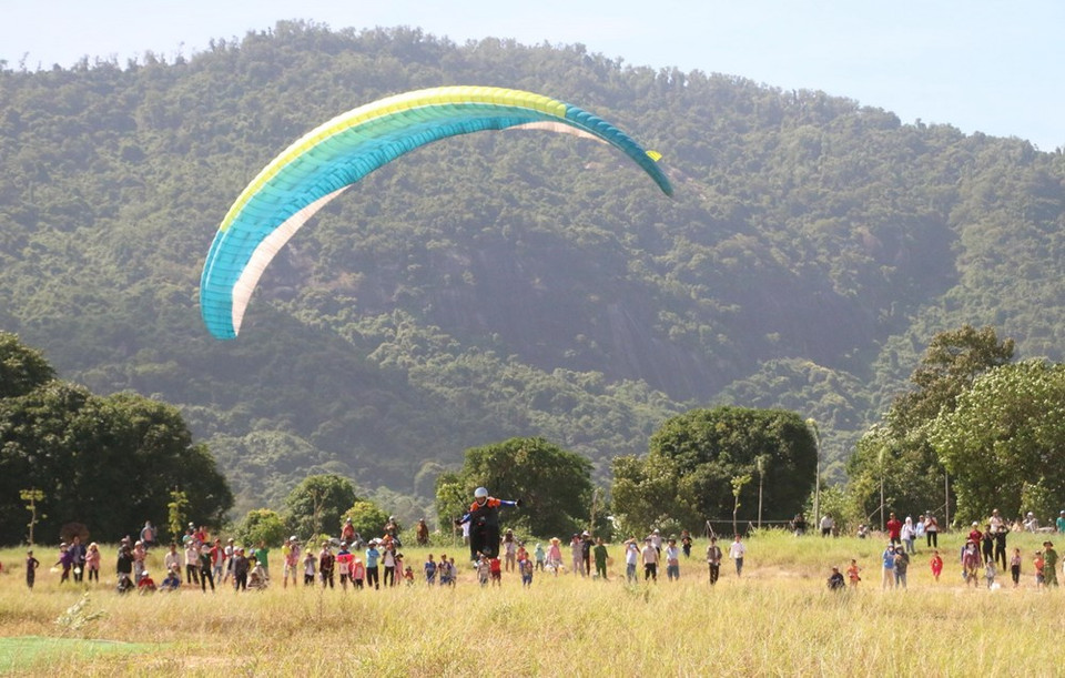 Piloto explora la belleza natural de Bay Nui (Fuente: VNA)