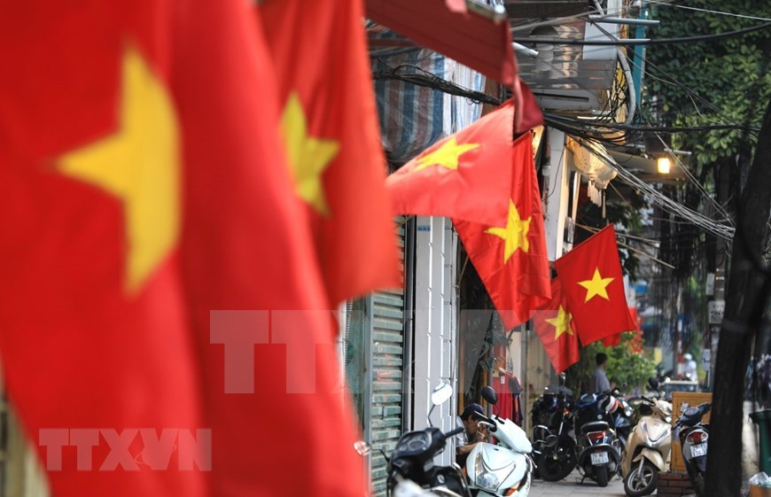 Las calles de Hanoi se deslumbran con banderas para celebrar el Día Nacional (Foto: VNA) 