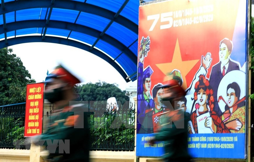 Pancartas para celebrar el Día Nacional en la calle Dien Bien Phu frente al Museo de Historia de Vietnam. (Foto: VNA)