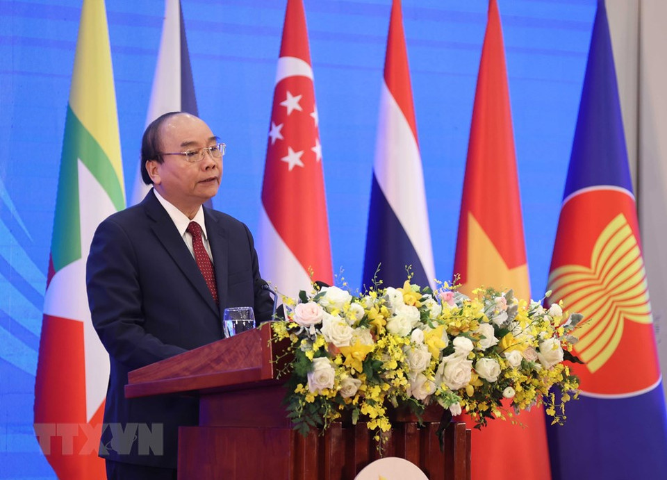El primer ministro Nguyen Xuan Phuc pronuncia el discurso de apertura de la XXXVII Cumbre de la ASEAN. (Fuente:VNA)