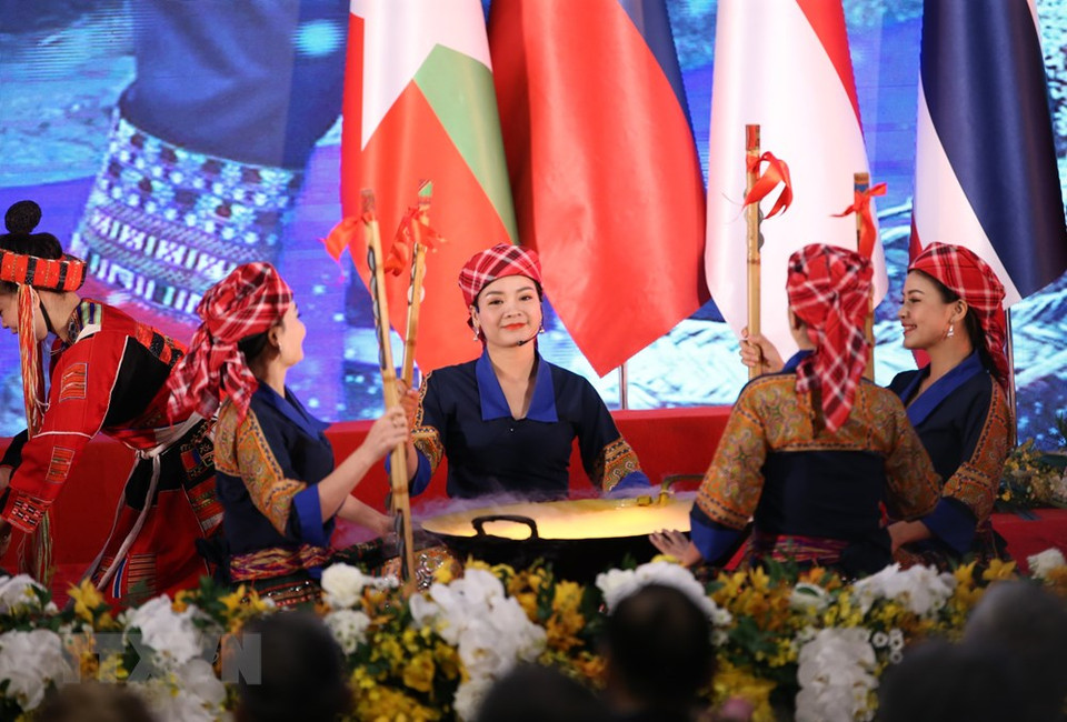 Espectáculos de música para dar la bienvenida a la XXXVII Cumbre de la ASEAN (Fuente:VNA)