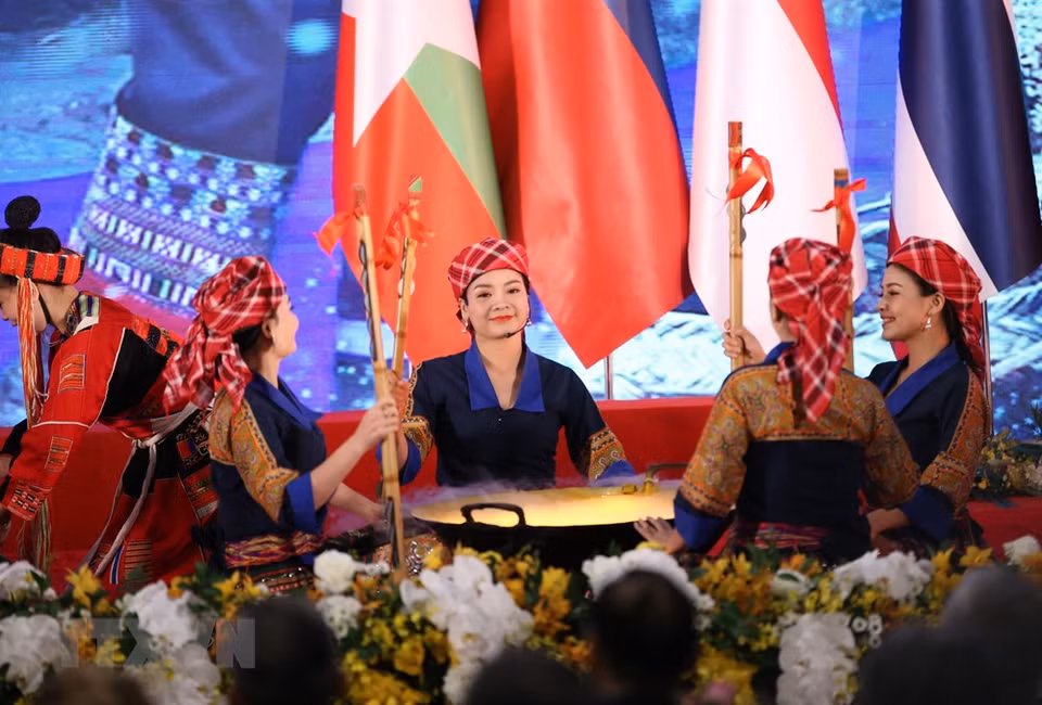 Espectáculos de música para dar la bienvenida a la XXXVII Cumbre de la ASEAN (Fuente:VNA)