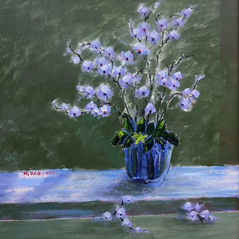 Singapur es conocido como el paraíso de las orquídeas. Y entre las orquídeas, la variante Vanda Miss Joaquim tuvo el honor de ser seleccionada como Flor Nacional el 15 de abril de 1981. Esta es una especie con pétalos rosados que lleva el nombre de la mujer que la descubrió en 1893, Agnes Joaquim, y se planta ampliamente en el país de los leones. Hoy día, al visitar el Jardín Botánico de Singapur, los visitantes tendrán la oportunidad de apreciar las hermosas plantas de Vanda Miss Joaquim. La obra de la artista Dao Huong representa la belleza de esta clase de orquídea, que conquista el corazón de los amantes de las flores. (Foto: Vietnam+)