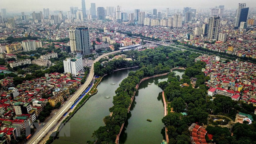 De 8,7 hectáreas, el lago Thu Le es uno de los hermosos de la capital, bordeado por las calles de Kim Ma y Nguyen Van Ngoc, junto al hotel Daewoo y el edificio Lotte. (Foto: VNA)
