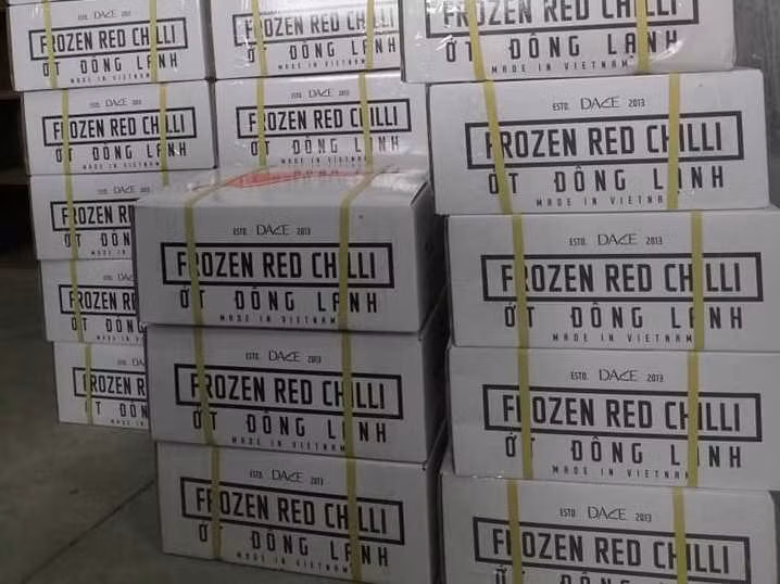 Nguyen Bich Lam, jefe de la Oficina General de Estadísticas dijo que su entidad diseñó dos escenarios sobre la posibilidad de que la epidemia de COVID-19 dure hasta finales del segundo trimestre o del tercer trimestre, pero el crecimiento anual del PIB aún es superior al cinco por ciento. Sobre la base de la situación epidémica en Vietnam no es demasiado grave, a finales de marzo, los economistas del Banco Mundial (BM) pronosticaron que la economía de este país crecería 4,9 por ciento en 2020, bajó 1,6 puntos en comparación con la tasa registrada antes del brote. Sin embargo, prevén que el crecimiento de Vietnam en 2021 podría volver al 7,5 por ciento y luego estabilizarse en el 6,5 por ciento en 2022. (Fuente: Vietnam+)