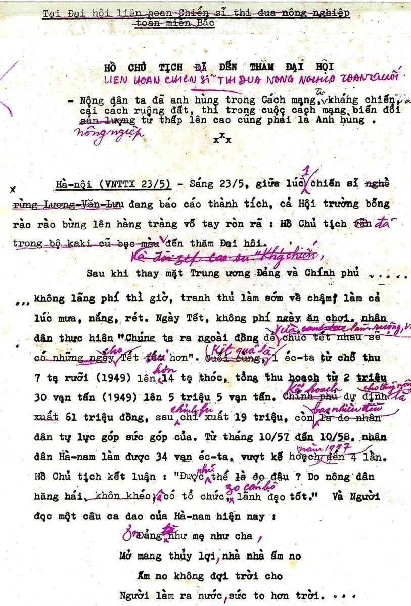 El autógrafo del tío Ho en la hoja de corrección de noticia de la VNA (Foto: VNA) 