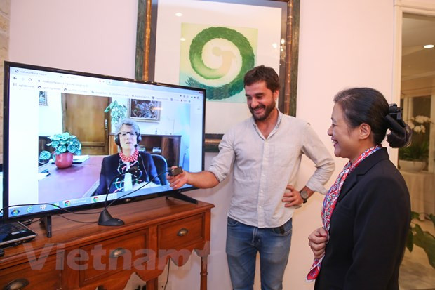 María Jesús Figa, quien cumplió su mandato como embajadora de España en Vietnam hace algunos meses, destacó a través de una videoconferencia las contribuciones de Duc Loi al desarrollo del país europeo, así como a las relaciones de amistad y cooperación bilaterales. (Fuente: VNA)