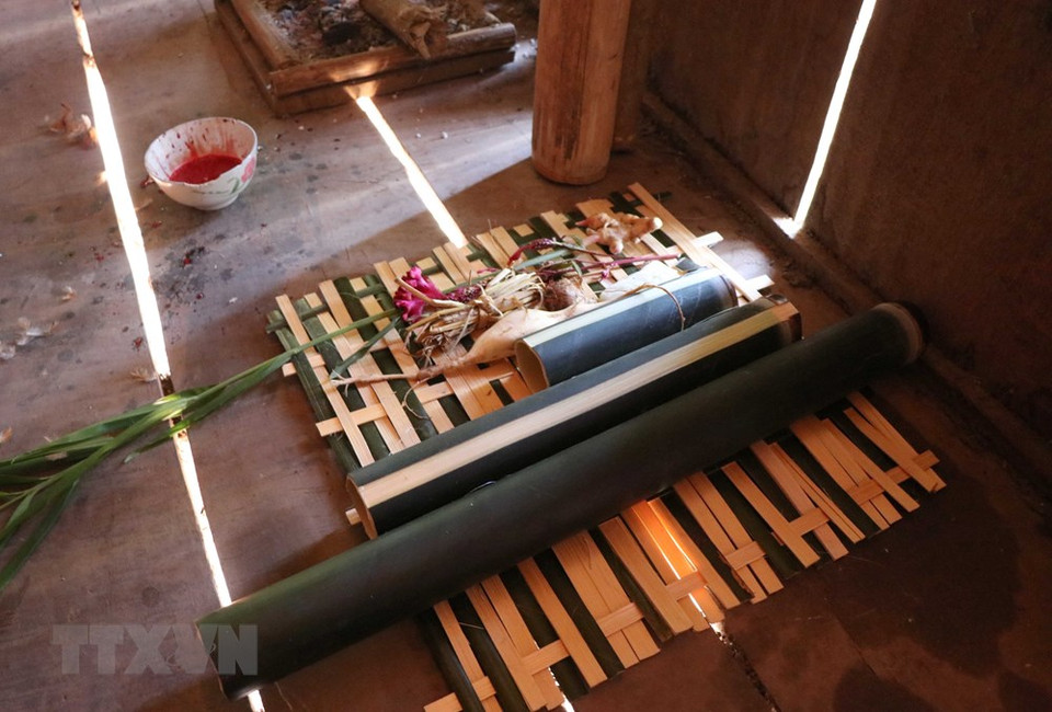 La fiesta del Año Nuevo de Celosia es una de las actividades culturales y religiosas más antiguas y típicas en la vida espiritual del grupo étnico Cong y contiene rituales culturales únicos. (Foto: Nguyen Xuan Tien / VNA)