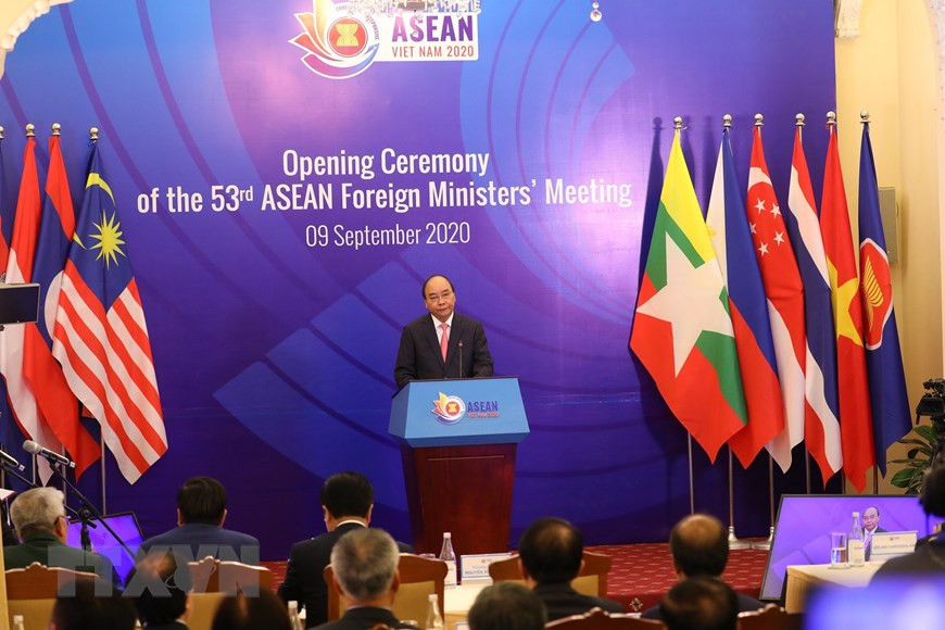 El primer ministro de Vietnam y presidente de la ASEAN 2020, Nguyen Xuan Phuc, pronuncia el discurso de apertura de la cita (Fuente: VNA)