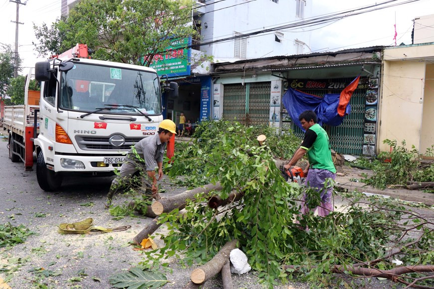 La gente supera las consecuencias tras el paso del tifón Molave (Fuente: VNA)