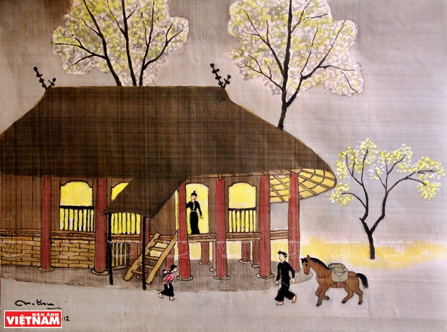  Nguyen Thu es maestro y primer profesor asociado de Vietnam en la enseñanza de artes plásticas, especializándose en pinturas sobre seda en el extranjero, específicamente en la Universidad Nacional de Bellas Artes de París.