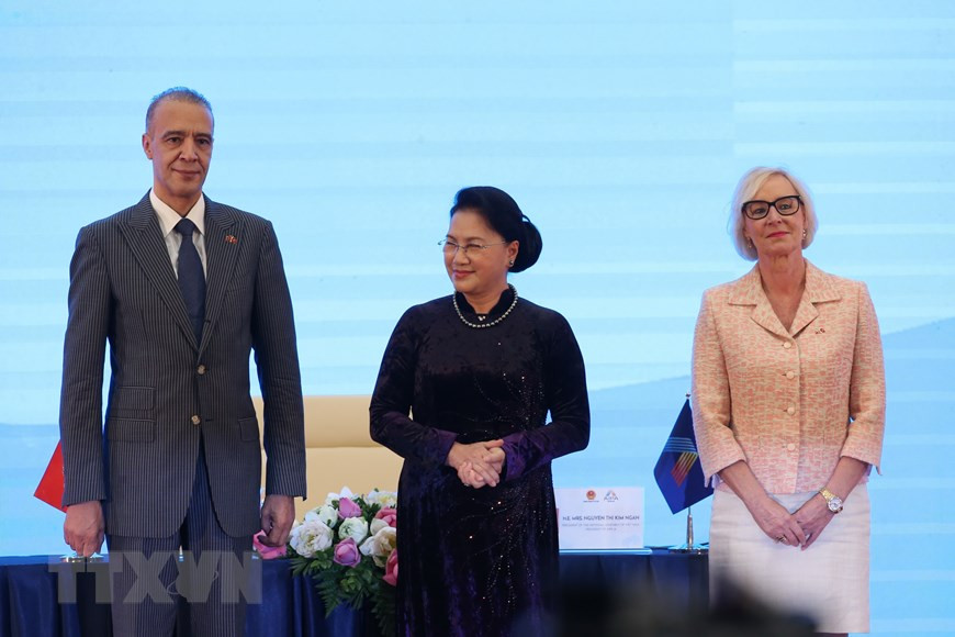 La presidenta del Parlamento de Vietnam, Nguyen Thi Kim Ngan, preside la ceremonia de adhesión de los nuevos observadores de AIPA (Fuente:VNA)