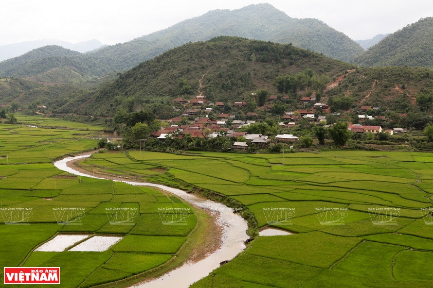 El arroyo Pung Hon es como una suave franja de seda que recorre la aldea de Lieng. (Fuente:VNA)