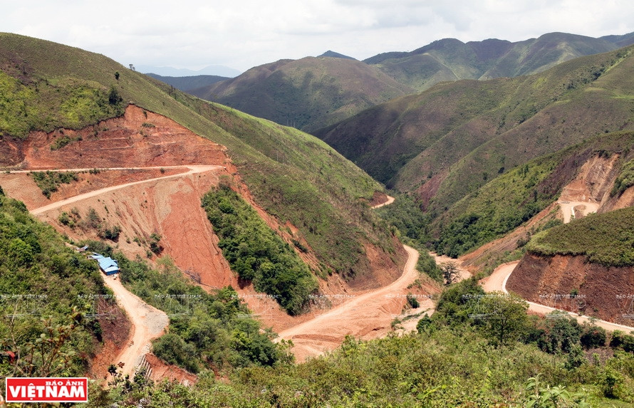 Pasando la puerta del cielo Pa Thoong se entra a la comuna de Muong Leo (Fuente:VNA)