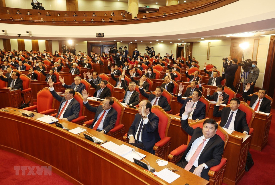 Los delegados aprueban el programa del pleno (Foto: VNA)