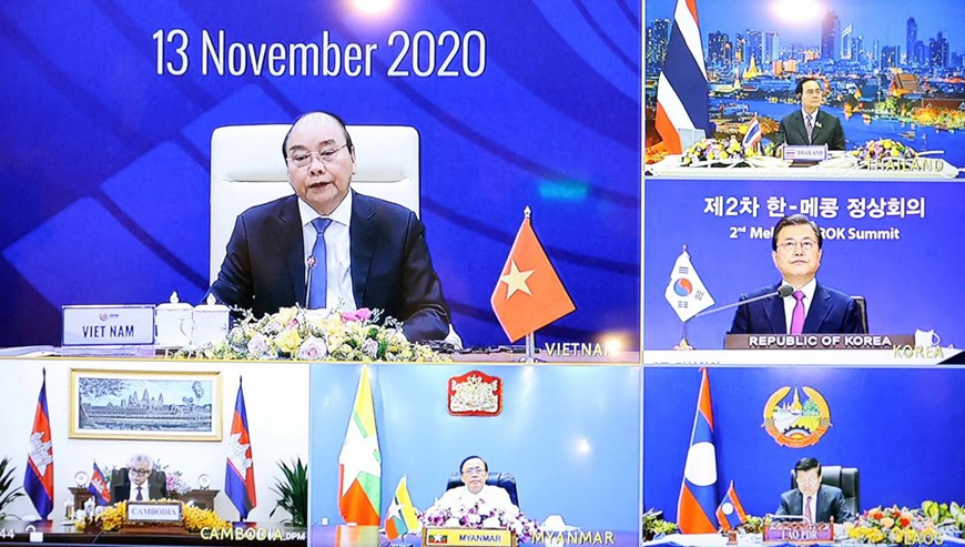 El primer ministro de Vietnam, Nguyen Xuan Phuc, y el presidente de Corea del Sur, Moon Jae-in, copresiden la cita magna (Foto: VNA)