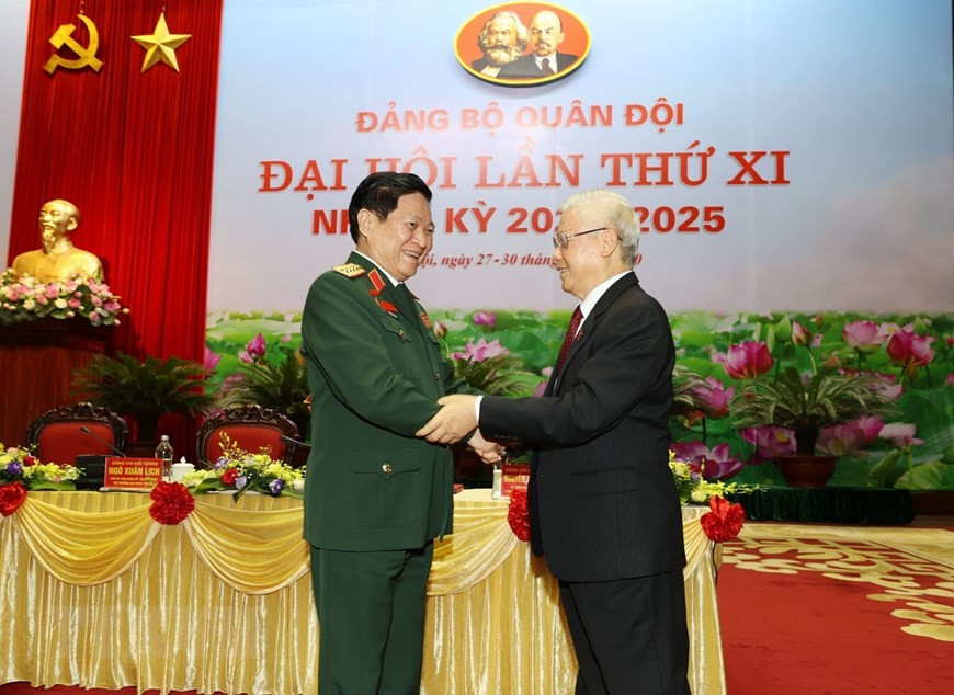  El secretario general del Partido Comunista, presidente del país y el también secretario de la Comisión Militar Central, Nguyen Phu Trong y el miembro del Buró Político y ministro de Defensa, Ngo Xuan Lich (Fuente: VNA)