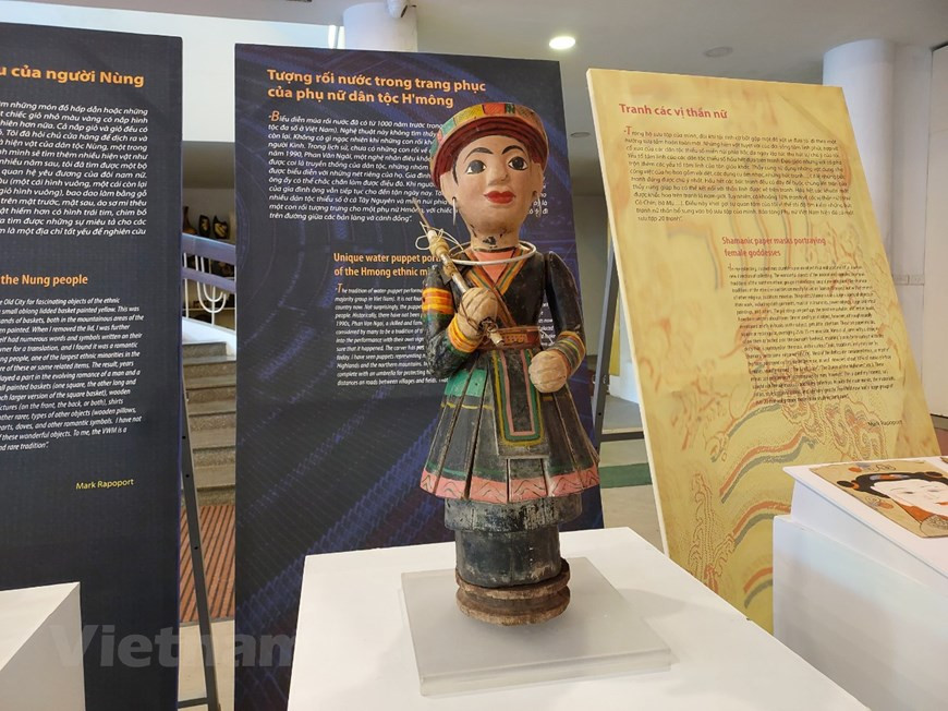 Al decir de Mark, la mayor barrera en el camino de recolección es el idioma. Afortunadamente, tiene amigos que aman la cultura y lo ayudan a encontrar y traducir información. A partir de ahí, Mark creó las tablas explicativas para cada artefacto, desde entonces los espectadores pueden comprender su origen y la historia en la vida comunitaria. Constituye además una forma de recordar y ganar experiencias para él mismo.“Los rituales de adoración heredados por cientos de años a través de generaciones son parte de la identidad vietnamita que no se mezcla ni asimila ante los altibajos de la historia. Cada artefacto tiene su propia historia y elemento educativo”, compartió el coleccionista. (Foto: Vietnam+) 
