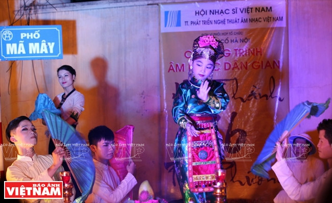 Presentación de Chau Van, canto ceremonial de Vietnam (Fuente: VNA)