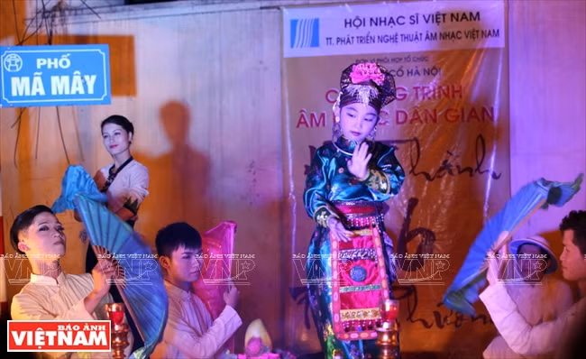 Presentación de Chau Van, canto ceremonial de Vietnam (Fuente: VNA)