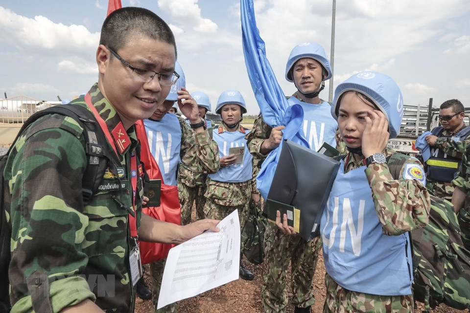 Estos son los primeros 32 médicos entre los 63 oficiales y médicos del hospital de campaña de la segunda categoría de Vietnam en servicio en la Misión de las Naciones Unidas para el Mantenimiento de la Paz en Sudán del Sur. (Fuente: VNA)