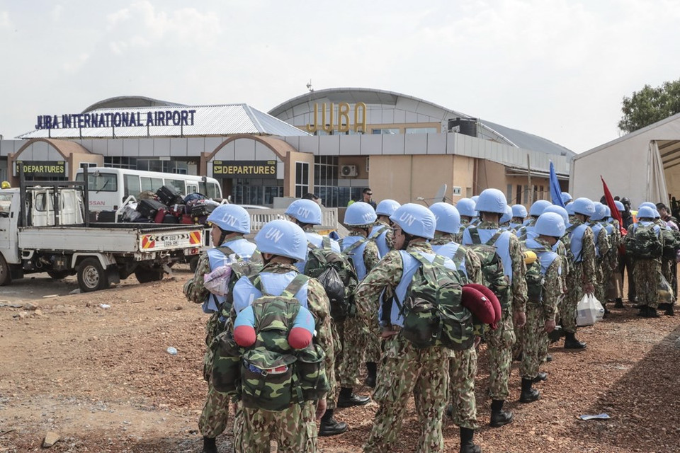 Los médicos militares vietnamitas están a punto de salir del Aeropuerto Internacional de Juba con rumbo hacia Bentiu, para misiones de paz de la ONU en Sudán del Sur. (Fuente: VNA)