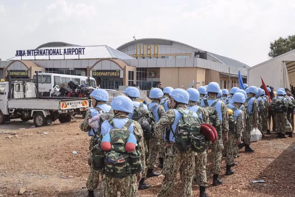 Los médicos militares vietnamitas están a punto de salir del Aeropuerto Internacional de Juba con rumbo hacia Bentiu, para misiones de paz de la ONU en Sudán del Sur. (Fuente: VNA)