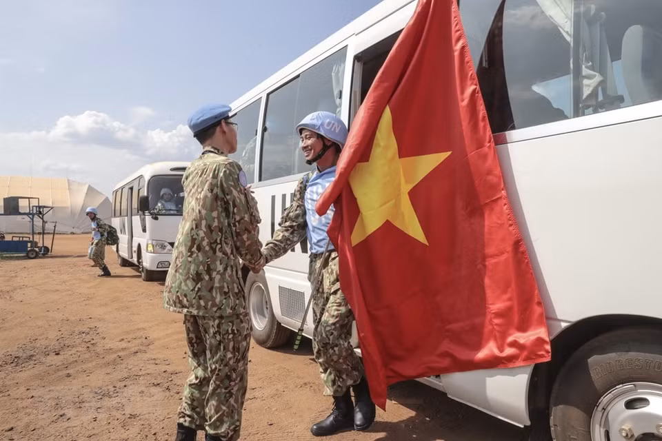 Los médicos vietnamitas salieron del Aeropuerto Internacional de Juba a Bentiu y comenzaron a realizar misiones de paz de la ONU en Sudán del Sur. (Fuente: VNA)